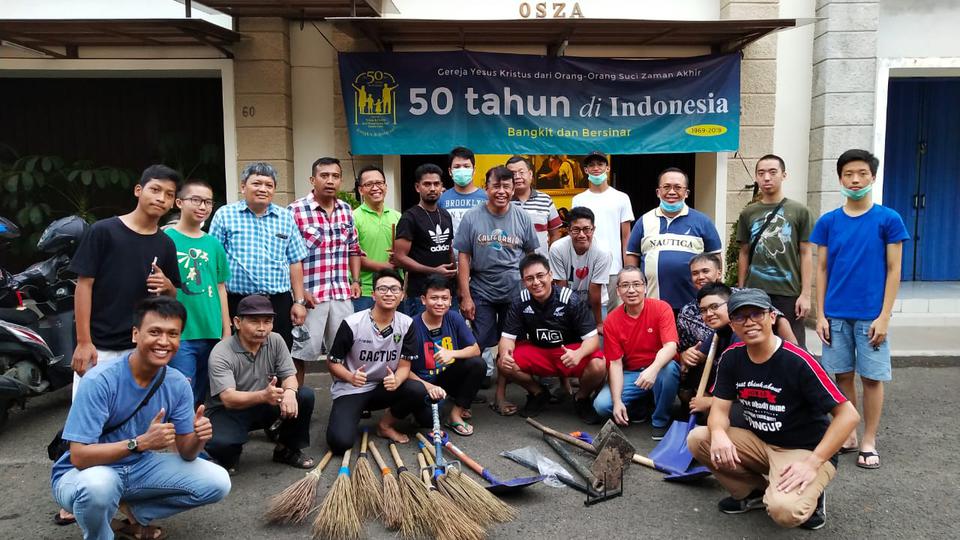 Gotong Royong Bersama Jemaat GKJW Magetan